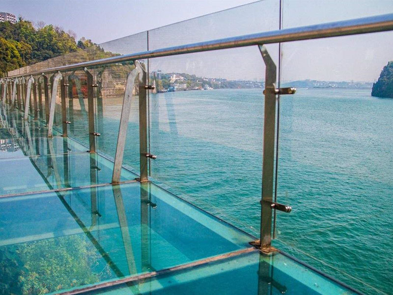 西陵峡三游洞玻璃栈道