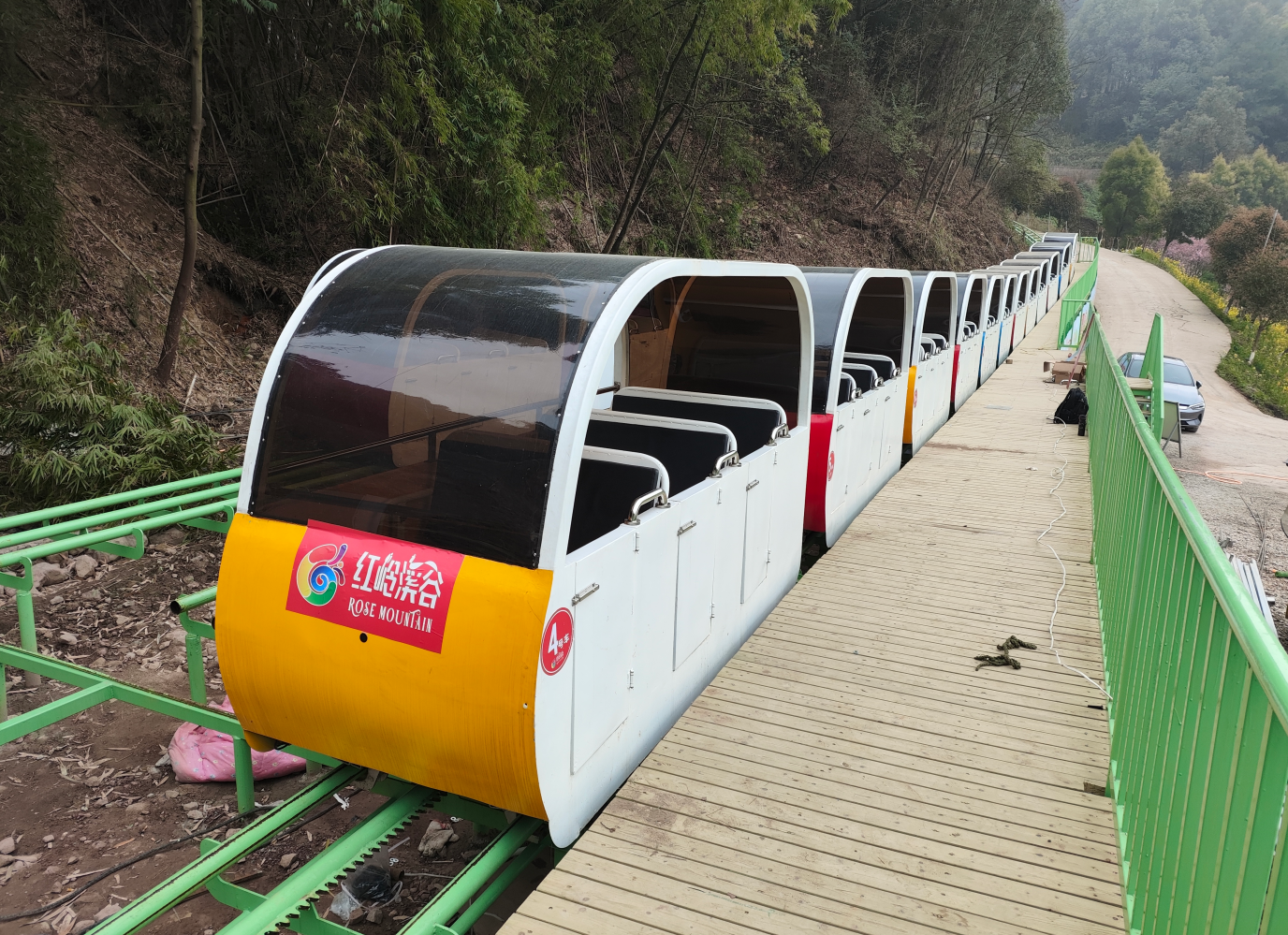轨道爬山车