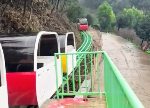 轨道爬山车